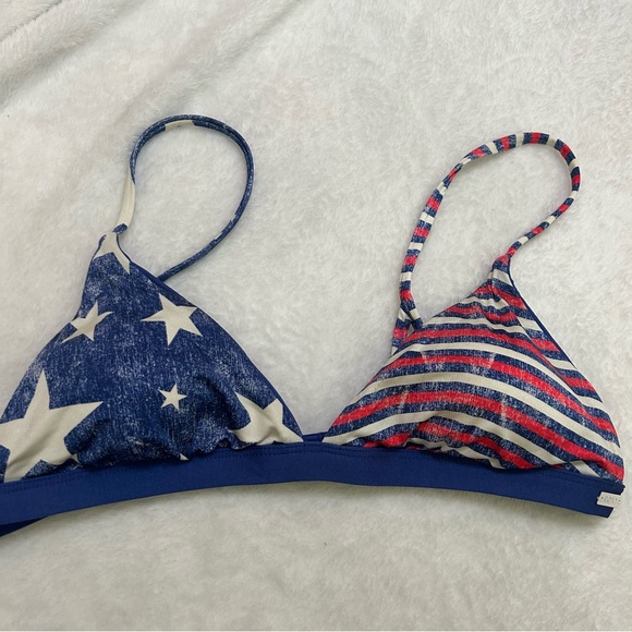 4/$10 Roxy American Flag reversible bikini top - Picture 1 of 3
